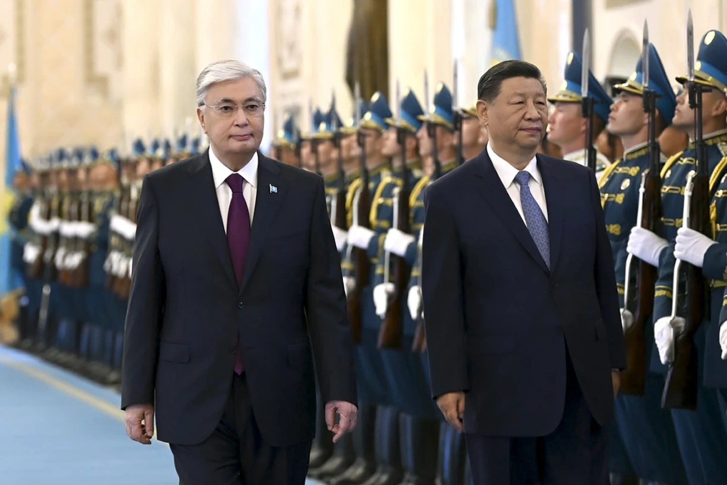 Казахстан запроваджує річні обмеження на експорт до Росії, посилюючи контроль над товарами подвійного призначення та санкційними потоками